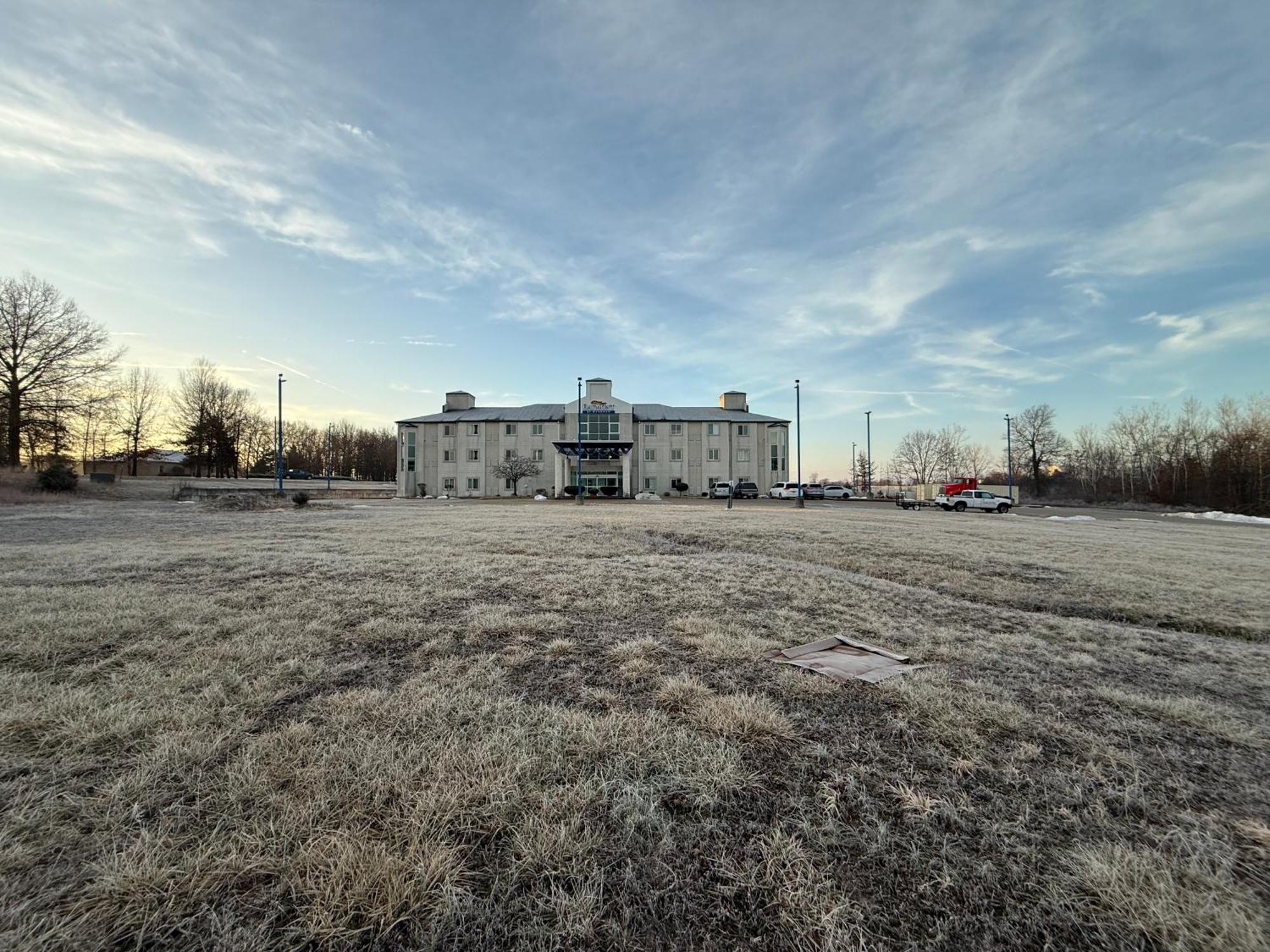 Baymont By Wyndham Kingdom City Exteriör bild